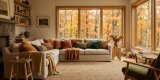 Wohntrends Herbst 2025: Farben, Licht und Textilien für gemütliche Räume