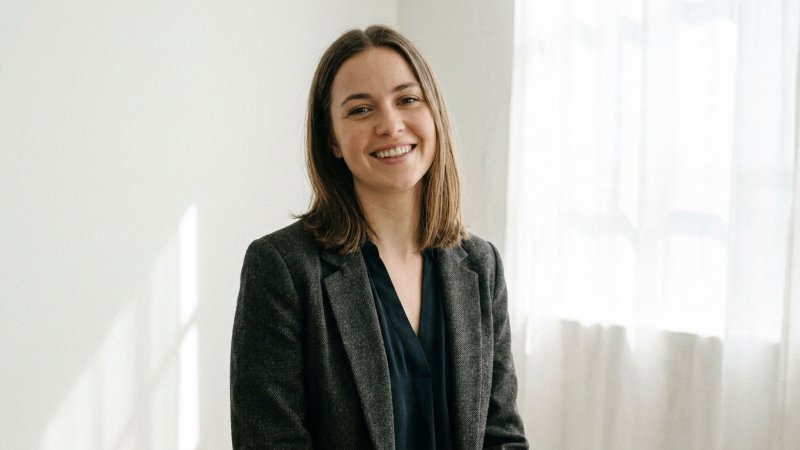 Digitale Bewerbungsfotos: Kleidung, Licht und professionelle Platzierung im Fokus